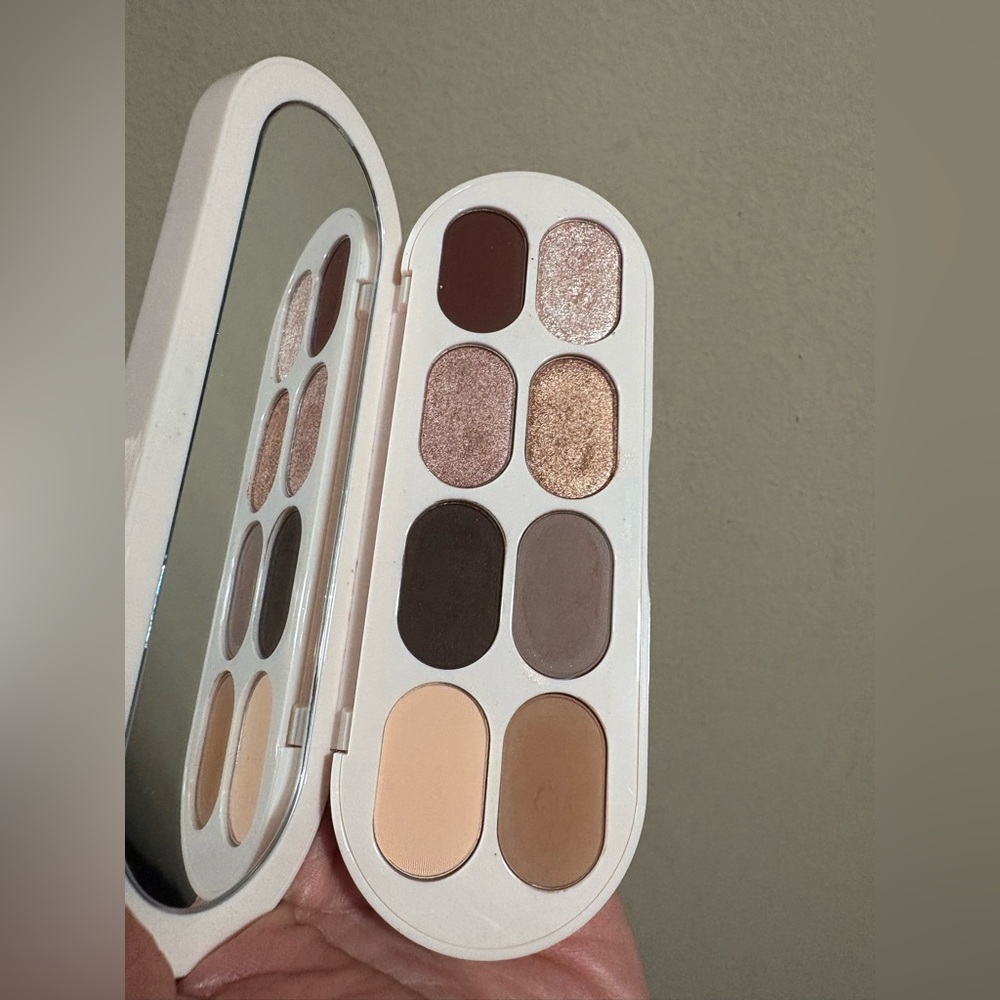 Rare Beauty Makeup Remover Tool in White with Brown Logo - Picture 3 of 6
